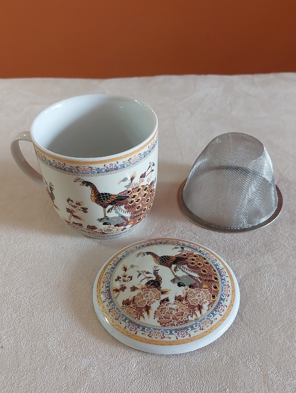 Porcelain Peacock Tea Mug with Infuser and Lid - Cream and Gold
